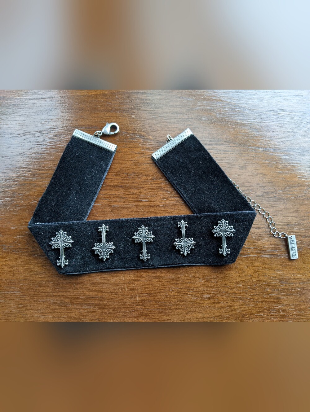 Killstar choker.